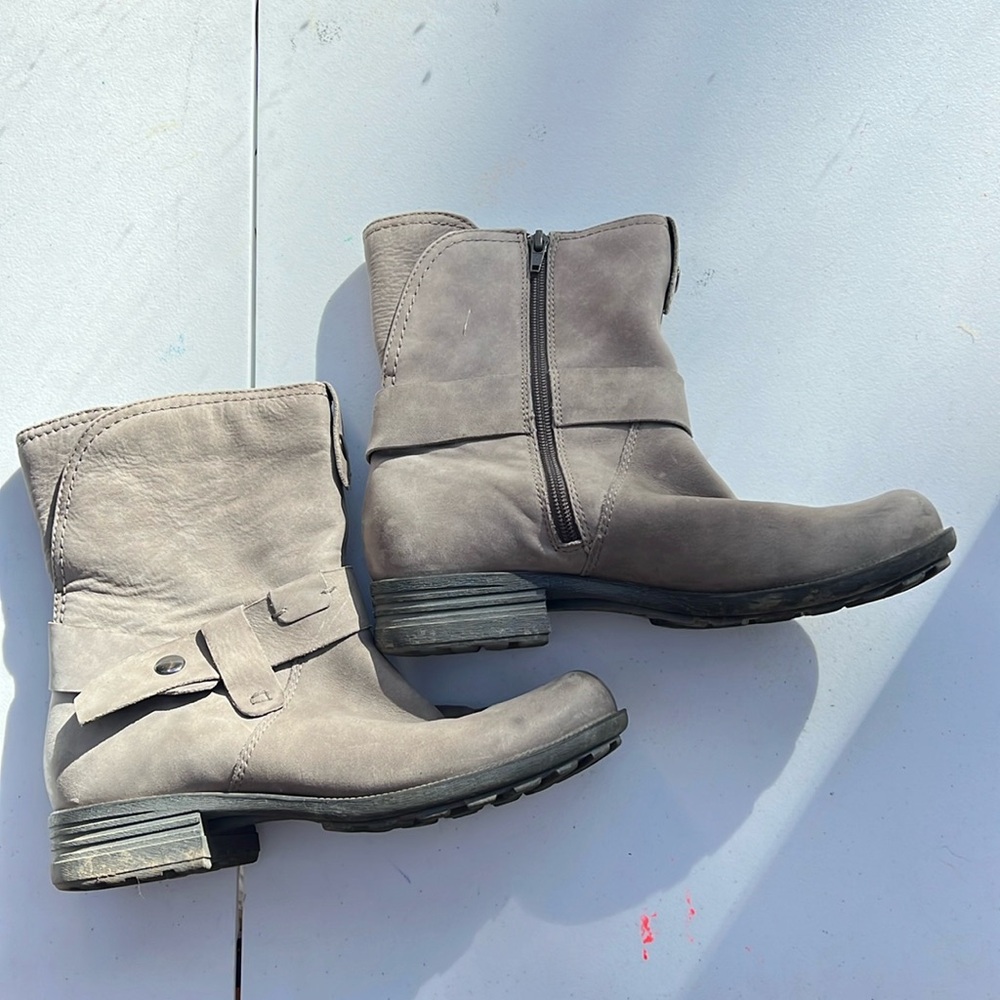 Gray Leather Cobb Hill Boots